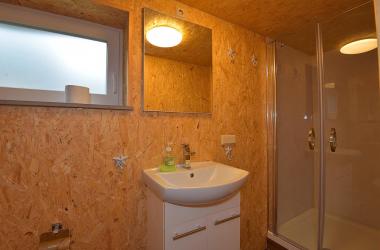 Ferienhaus 5, Bad mit Dusche / WC