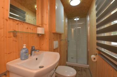 Ferienhaus 4, Bad mit Dusche / WC