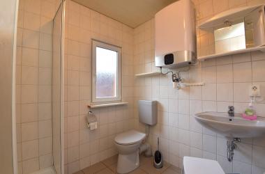 Ferienhaus 1, Bad mit Dusche / WC