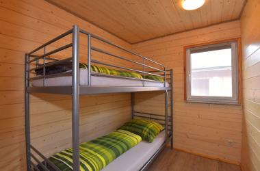 Ferienhaus 2, Schlafzimmer mit Etagenbett