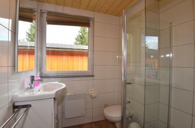 Ferienhaus 2, Bad mit Dusche / WC
